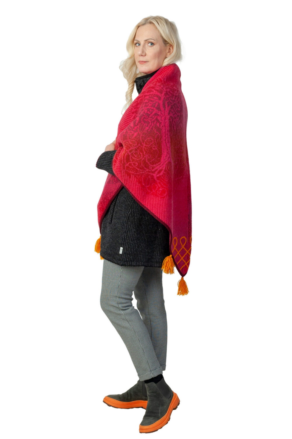 Wool triangle shawl with Tree of Life pattern - Image 4