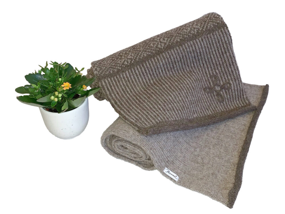 Wool scarf with a protective symbol - Image 2