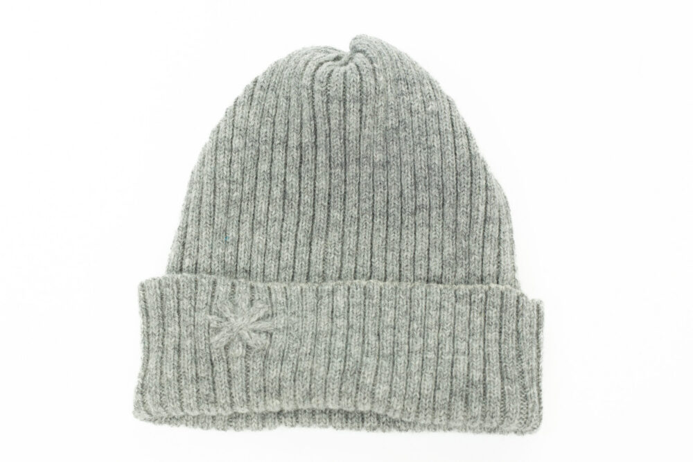 m-147-hh3-wool-hat-ribbed-knit-power-symbol-front-3.jpg Wool hat in ribbed knit with a power symbol - Image 1