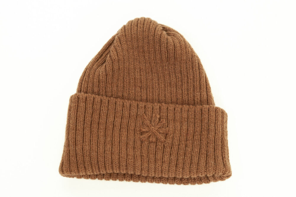 m-147-pp7-wool-hat-ribbed-knit-power-symbol-front-3.jpg Wool hat in ribbed knit with a power symbol - Image 1