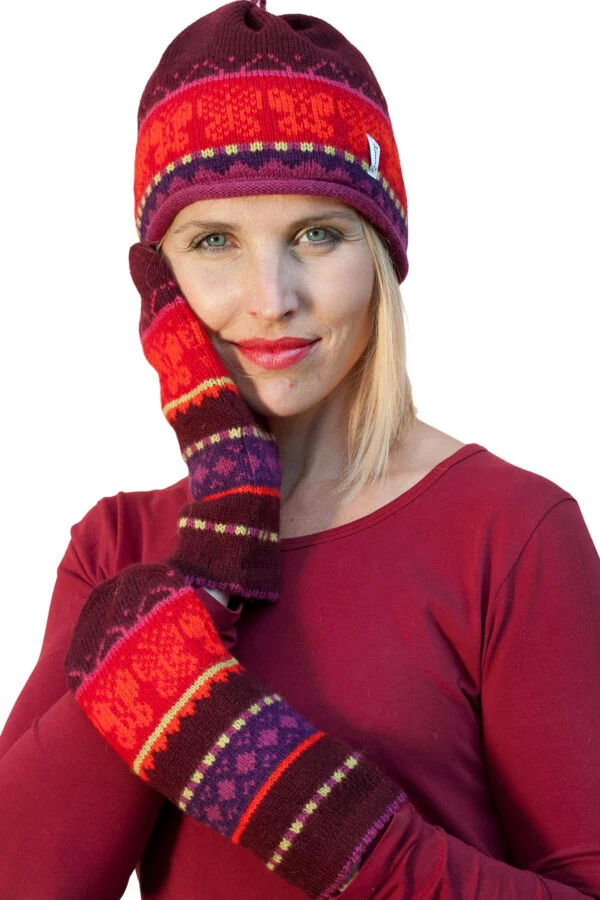 Wool mittens with butterflies