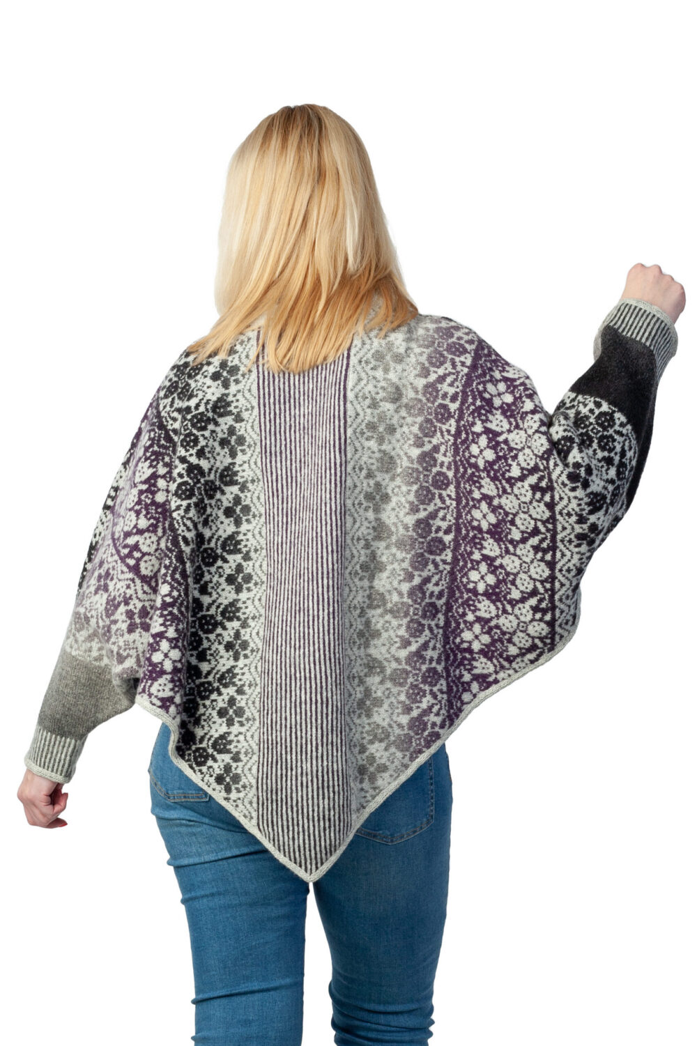 Triangular wool poncho - Image 3
