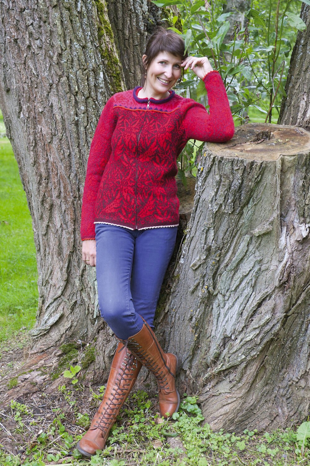 Short wool cardigan with flowers - Image 2