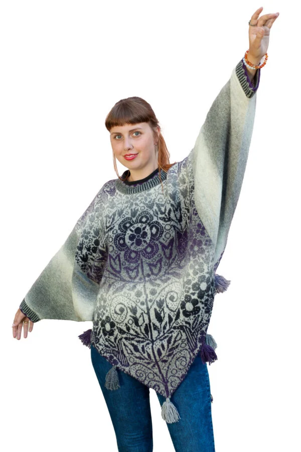 Triangular wool poncho – image 2