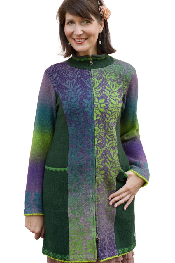 Lange Strickjacke aus Wolle mit Rosenmuster