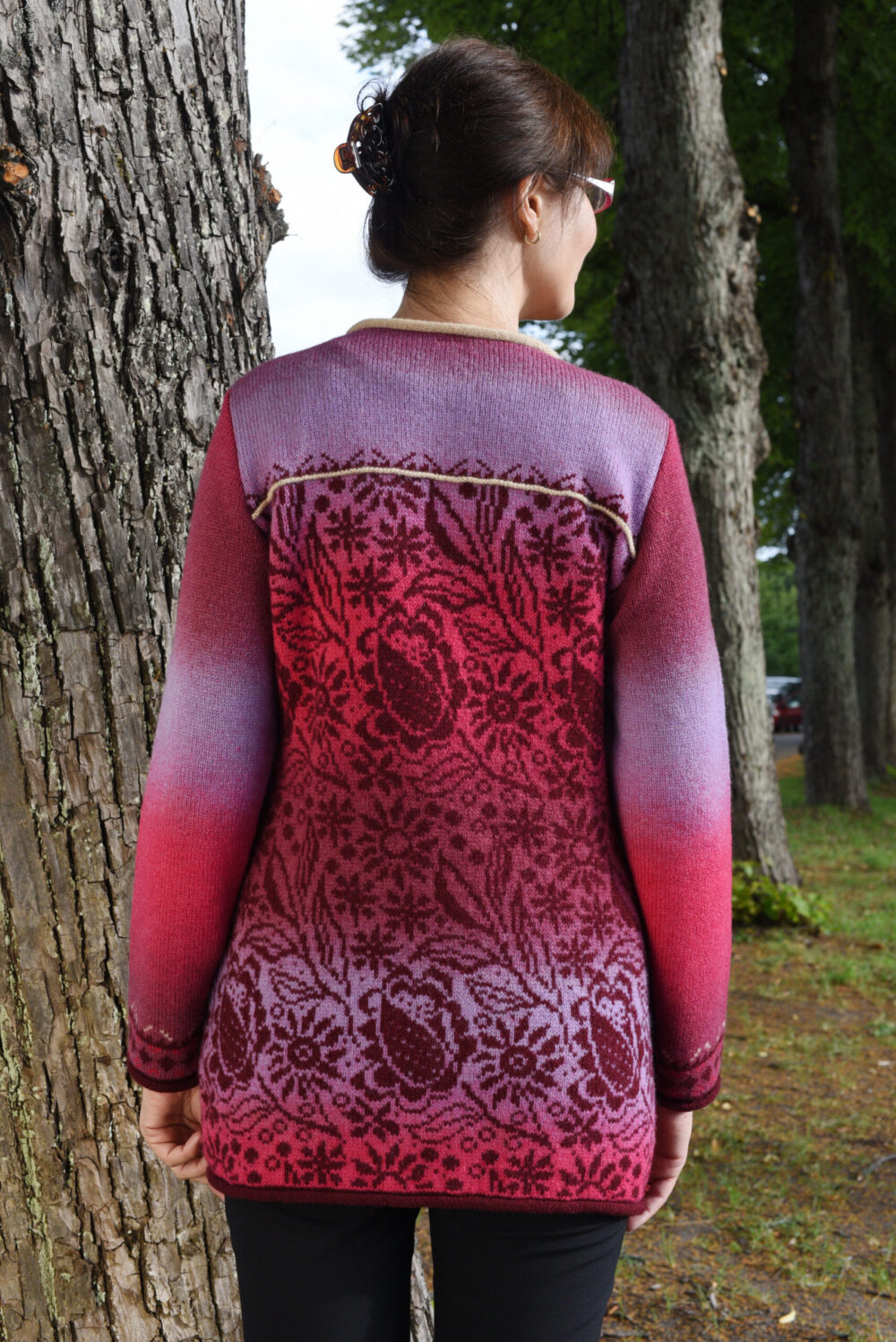 Wool cardigan with floral patterns and pockets - Image 2