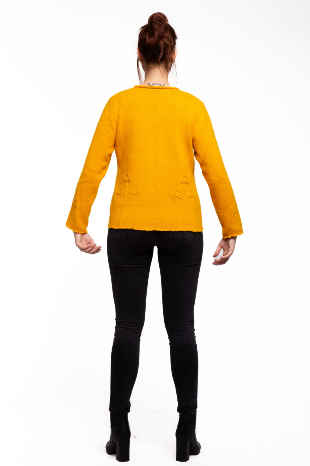 Short solid-colour wool cardigan with a cloverleaf - Image 2