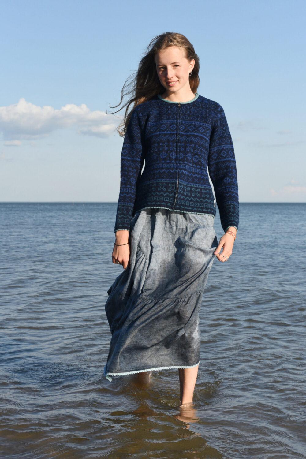 Short wool cardigan with power symbols and a zipper - Image 2