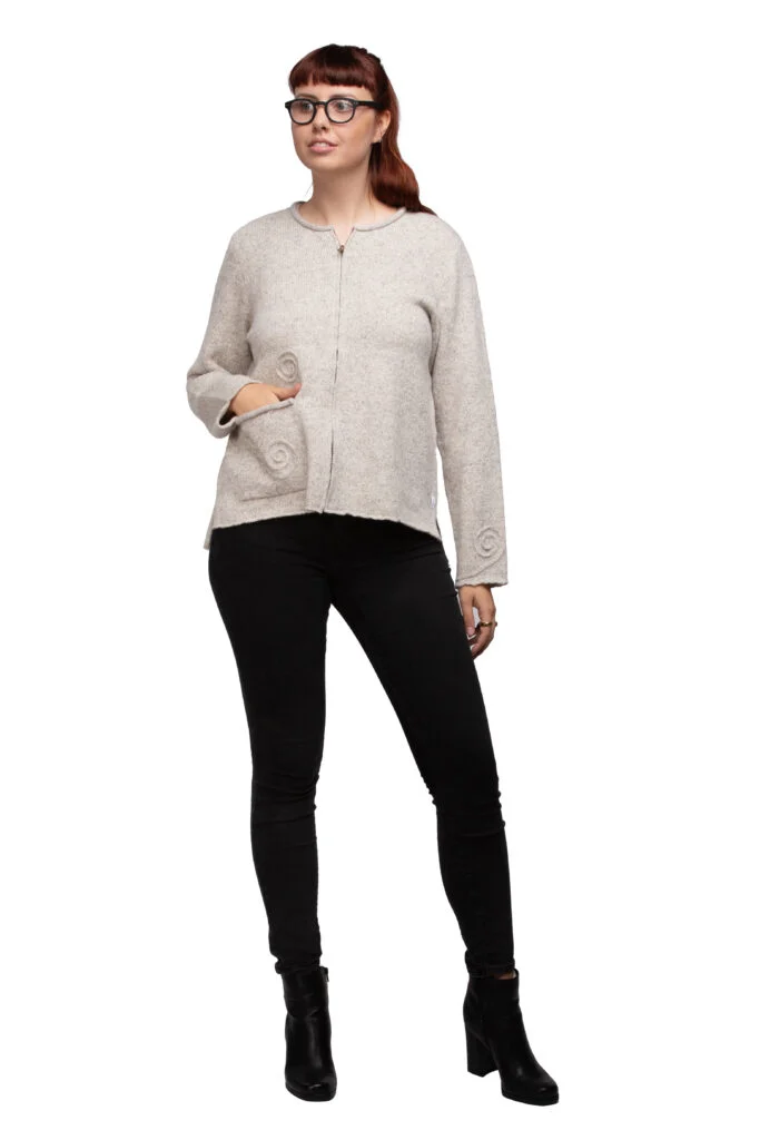 Short wool cardigan with a zipper and cord pleats