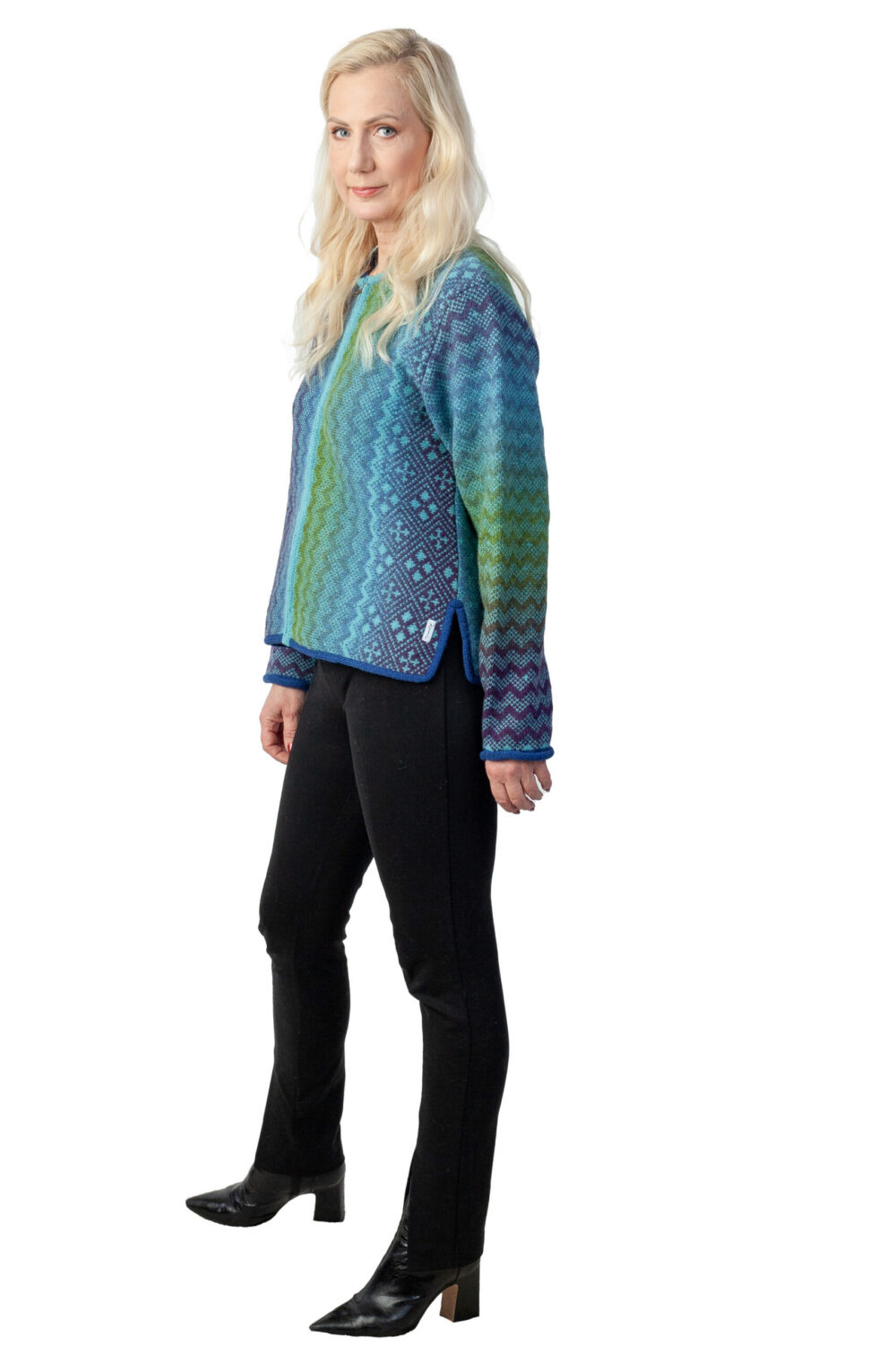 Short wool cardigan with a zigzag pattern - Image 3