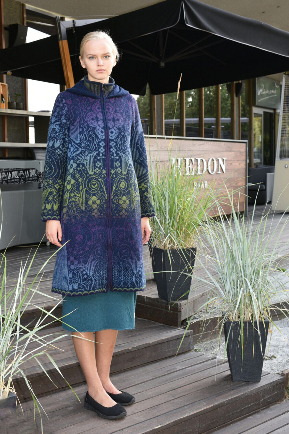 Wool coat with lining and a hood - Image 1