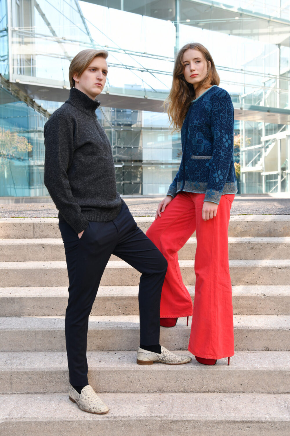 Wool pullover with a stand-up collar - Image 4