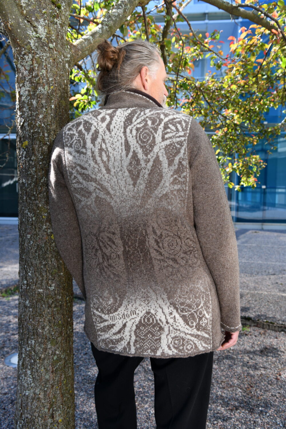 Wool cardigan with a Tree of Life pattern and pockets - Image 2