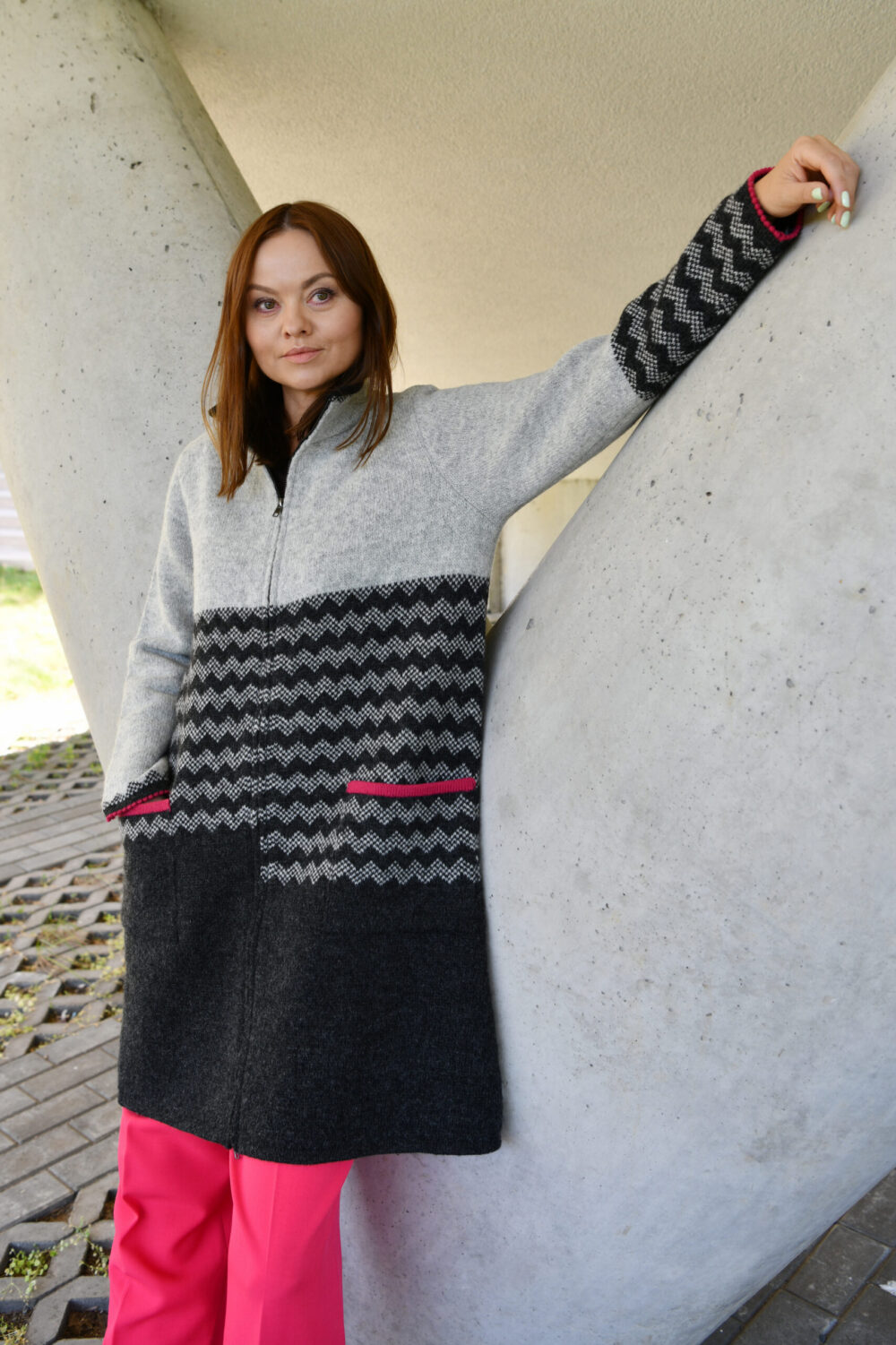 Long wool cardigan with a zigzag pattern and a stand-up collar - Image 2