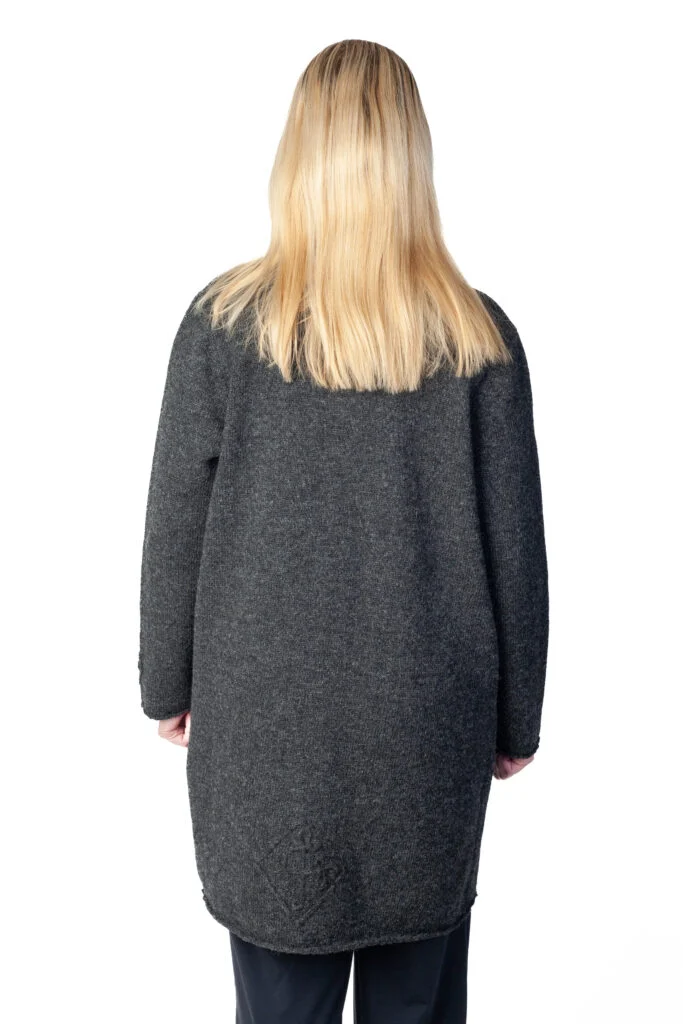 Long wool wrap cardigan with pockets and protective patterns