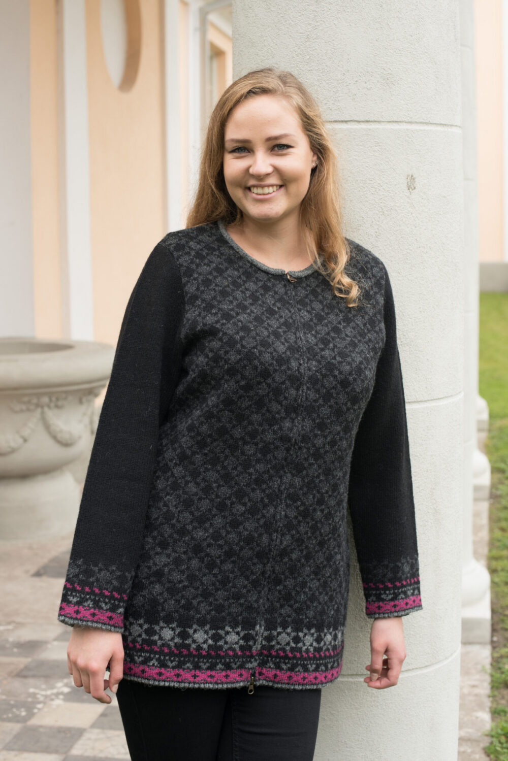 v-12-cc-wool-cardigan-star-patterns-zipper-front-2.jpg Wool cardigan with star patterns and a zipper - Image 1