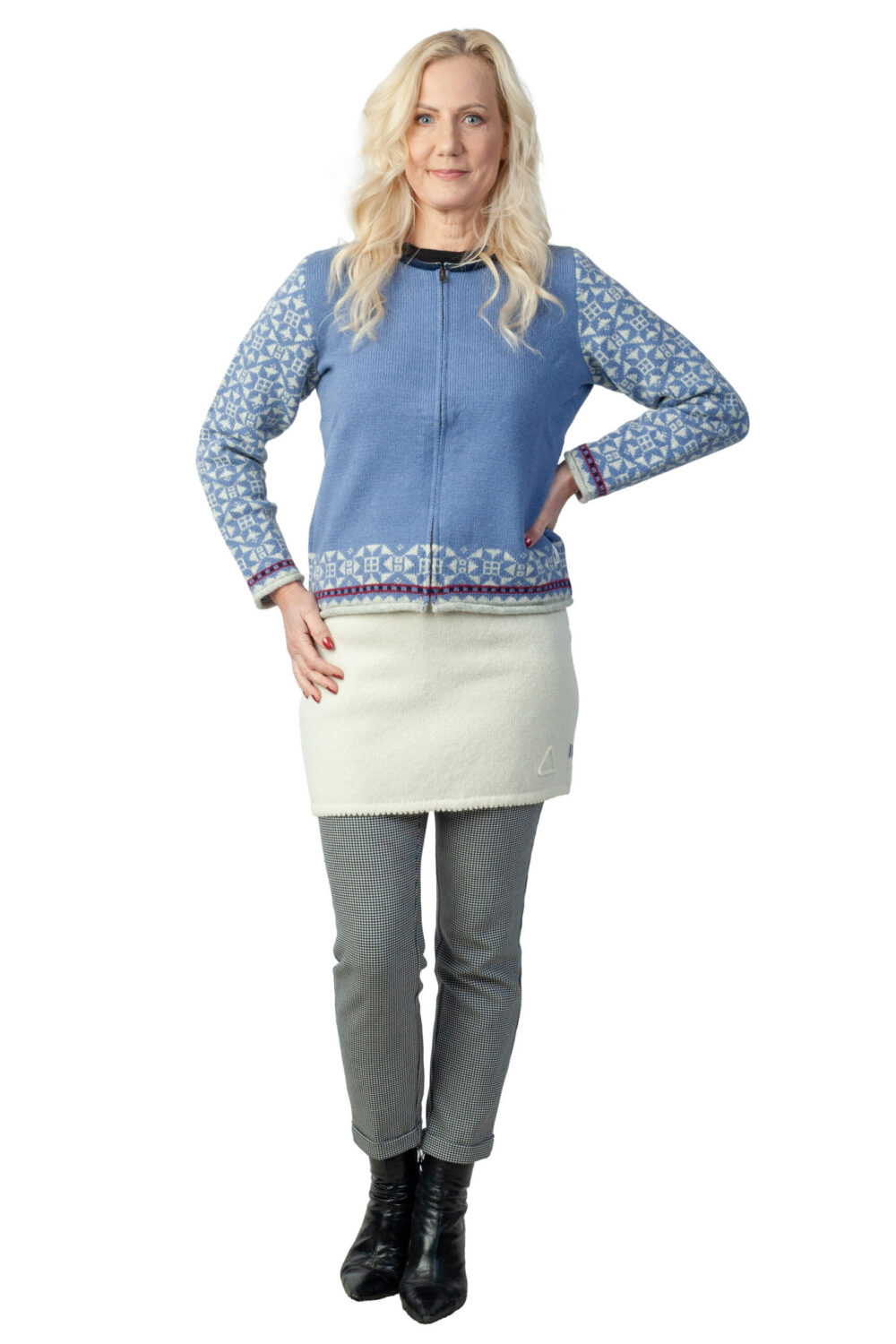 v-13-dd3-short-wool-cardigan-kihnu-star-patterns-zipper-front-2.jpg Short wool cardigan with Kihnu star patterns and a zipper - Image 1