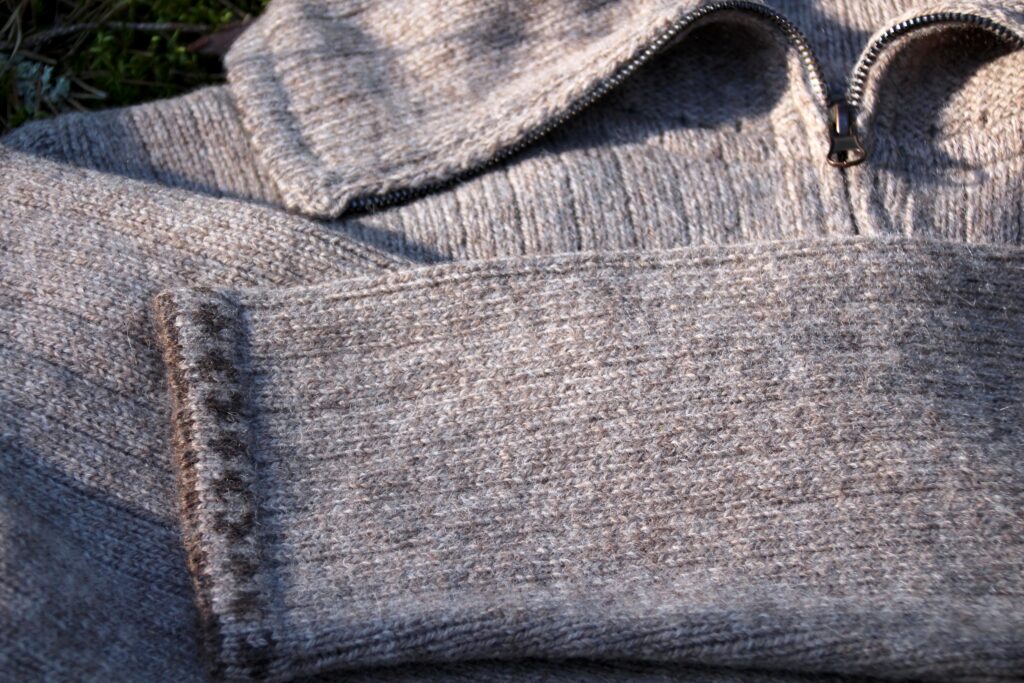 kauni 100% pure gray wool sweater close up detail 