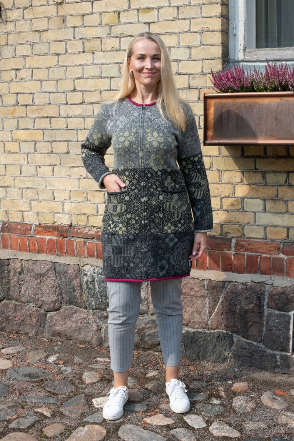 KAU_5324 Long Cardigan with Power Flowers and Pockets - Image 1