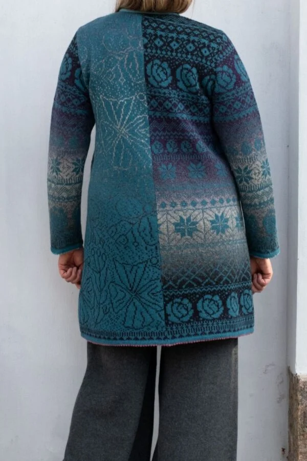 Long A-line Cardigan with Graphic Pattern and One Pocket – image 2