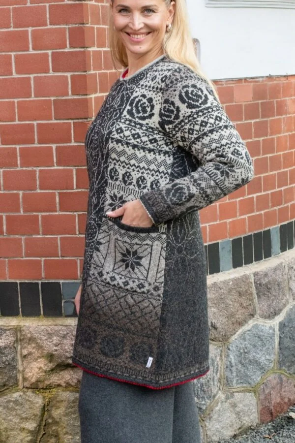 Long A-line Cardigan with Graphic Pattern and One Pocket – image 2