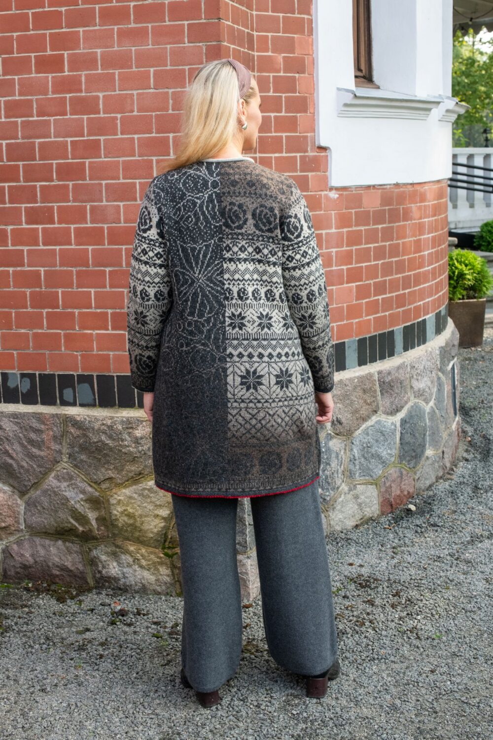 Long A-line Cardigan with Graphic Pattern and One Pocket - Image 3