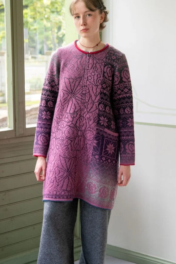 Long A-line Cardigan with Graphic Pattern and One Pocket – image 2