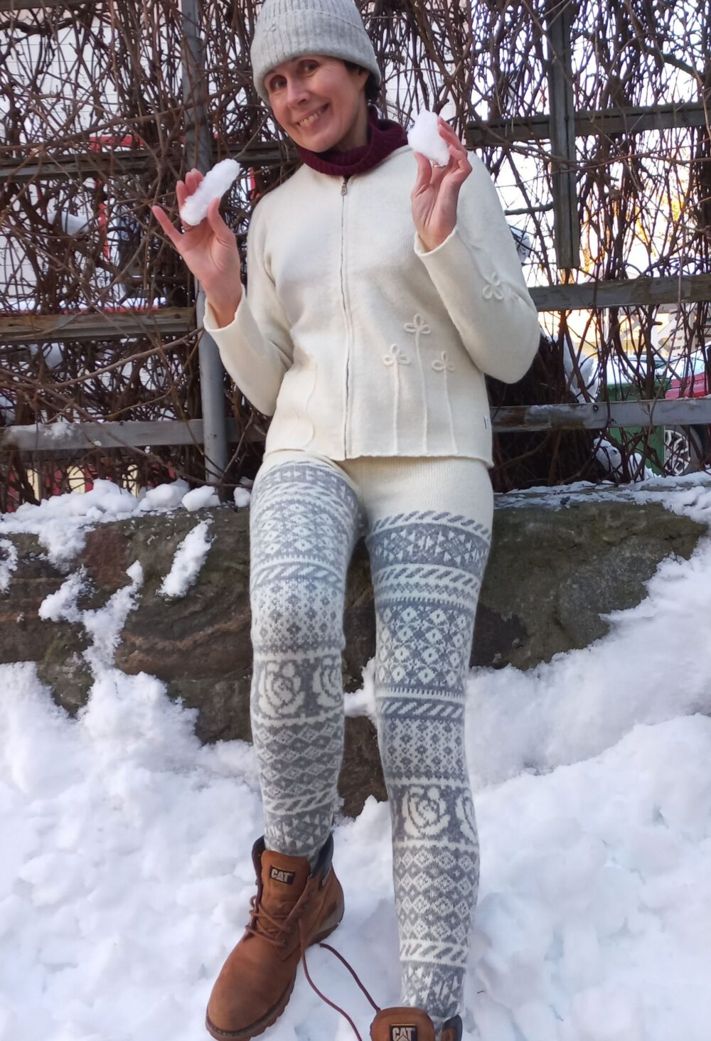 Merino wool leggings with Estonian patterns - Image 3