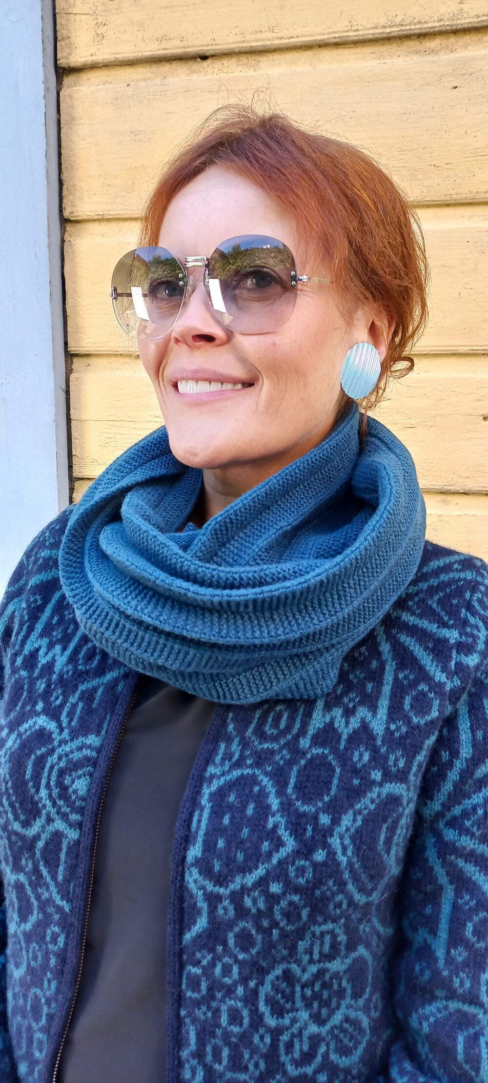 Scarf with texturized pattern - Image 1