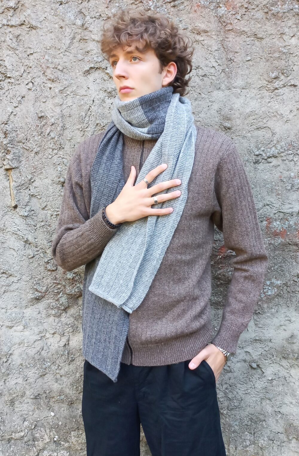 Multicolor scarf with texturized pattern - Image 2