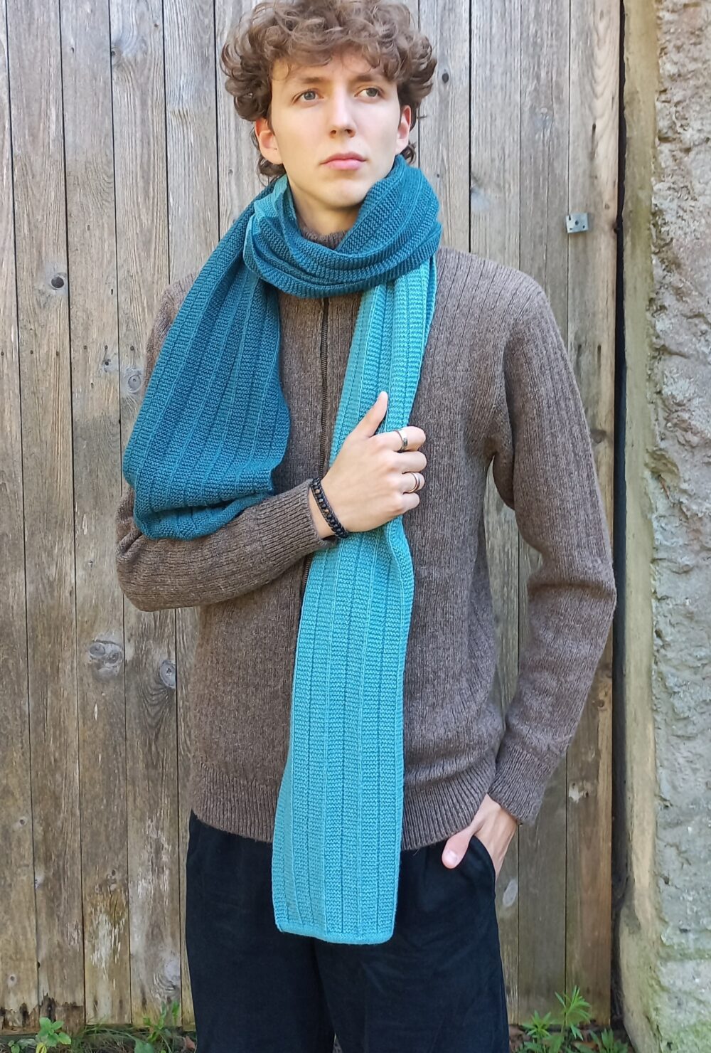 Multicolor scarf with texturized pattern - Image 2