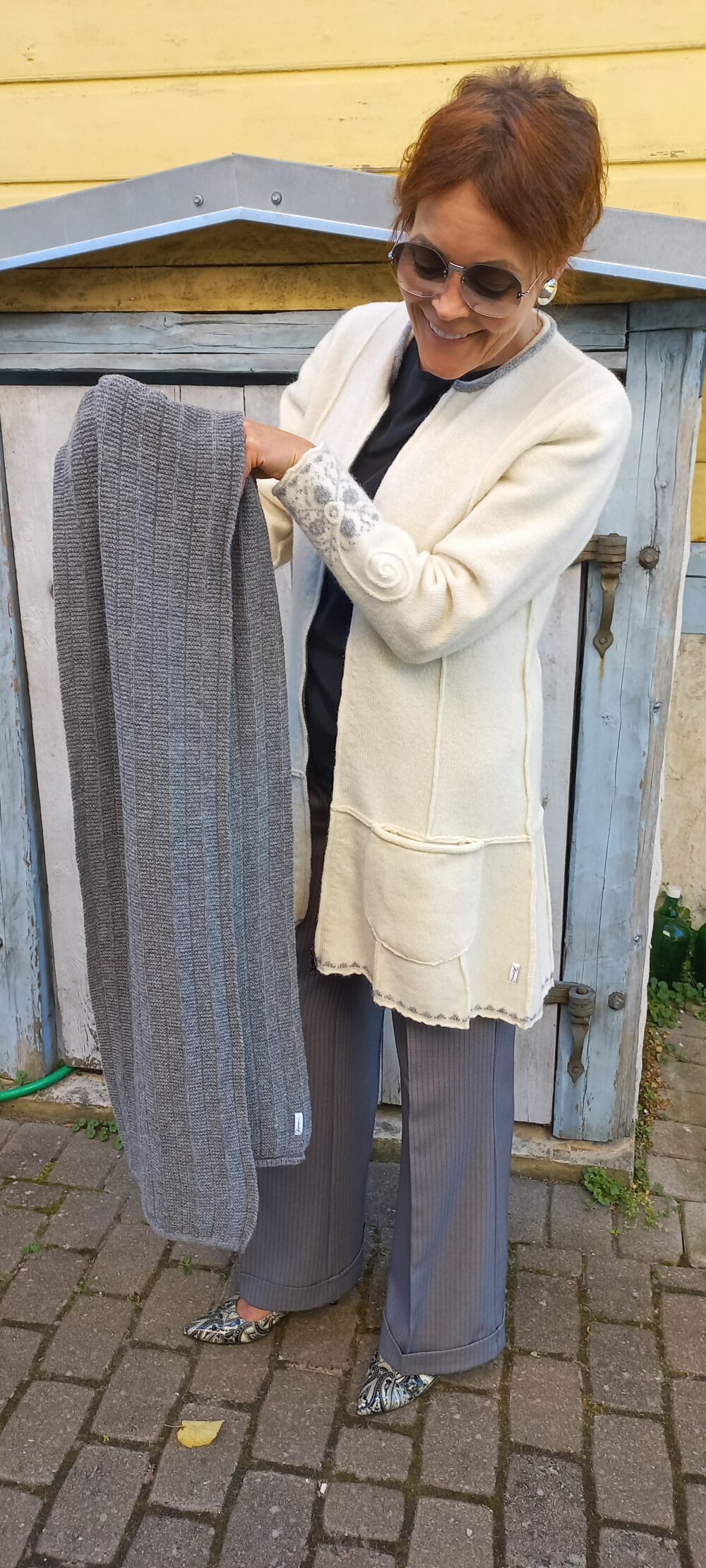 light grey merino scarf Merino wool scarf with texturized pattern - Image 1