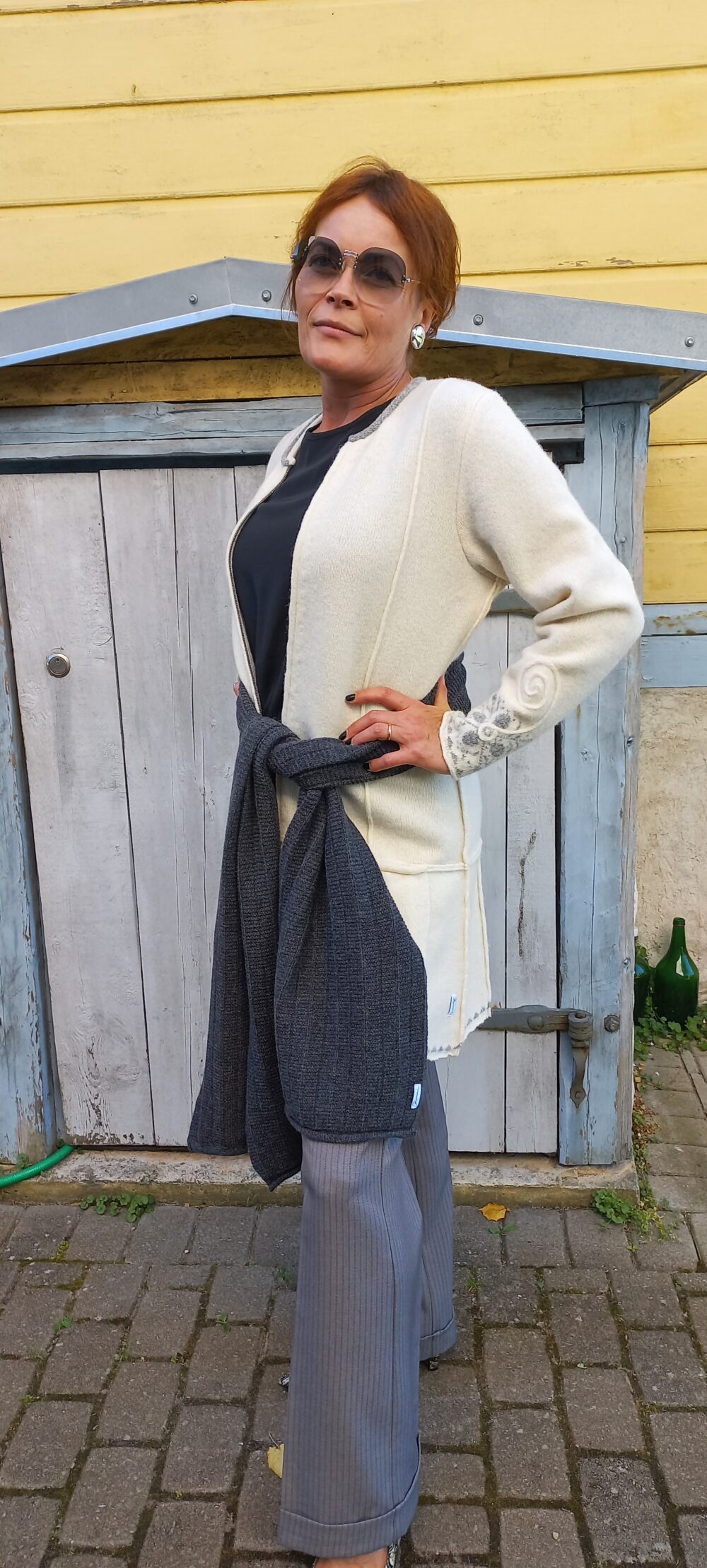 Merino wool scarf with texturized pattern - Image 2