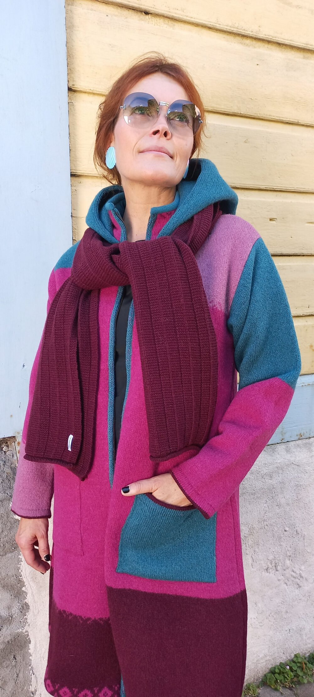 Merino wool scarf with texturized pattern - Image 1