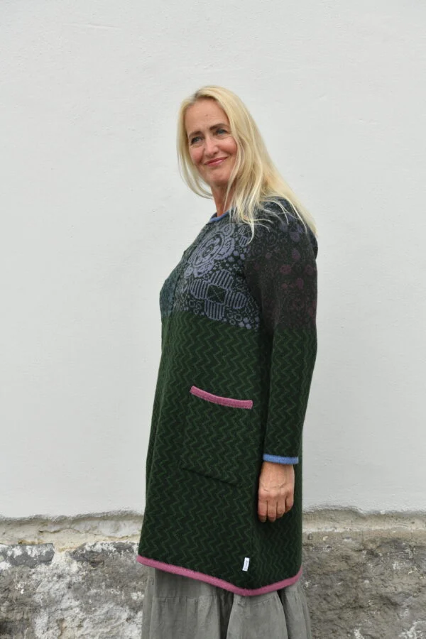 Cardigan »Liv & beskyttelse« – lang uldcardigan i A-facon - Grøn