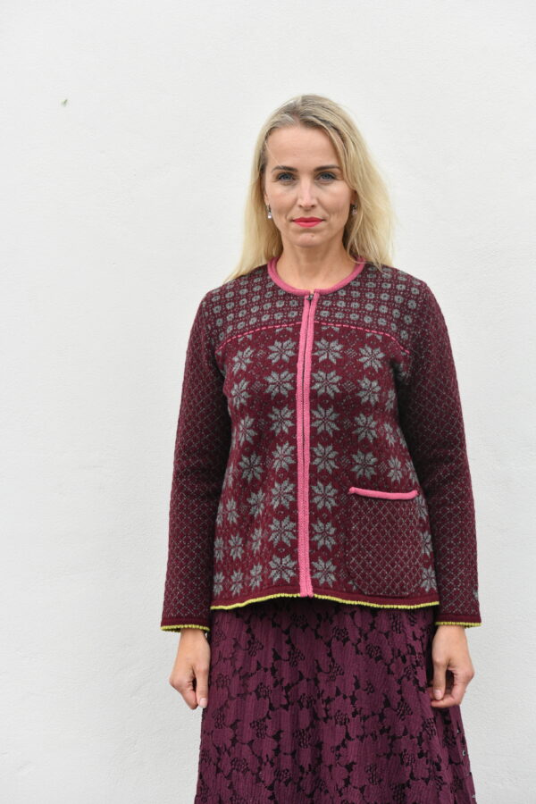 Woman wearing Kauni T-709 short A-line wool cardigan
